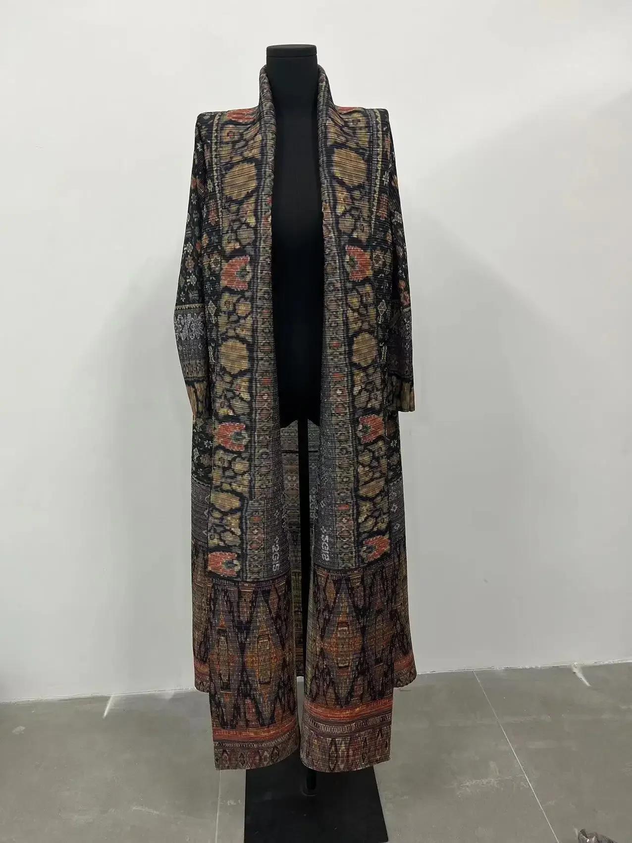 Miyake Pleated Print Foldable  - Trench Coat Formal 评论和价格
