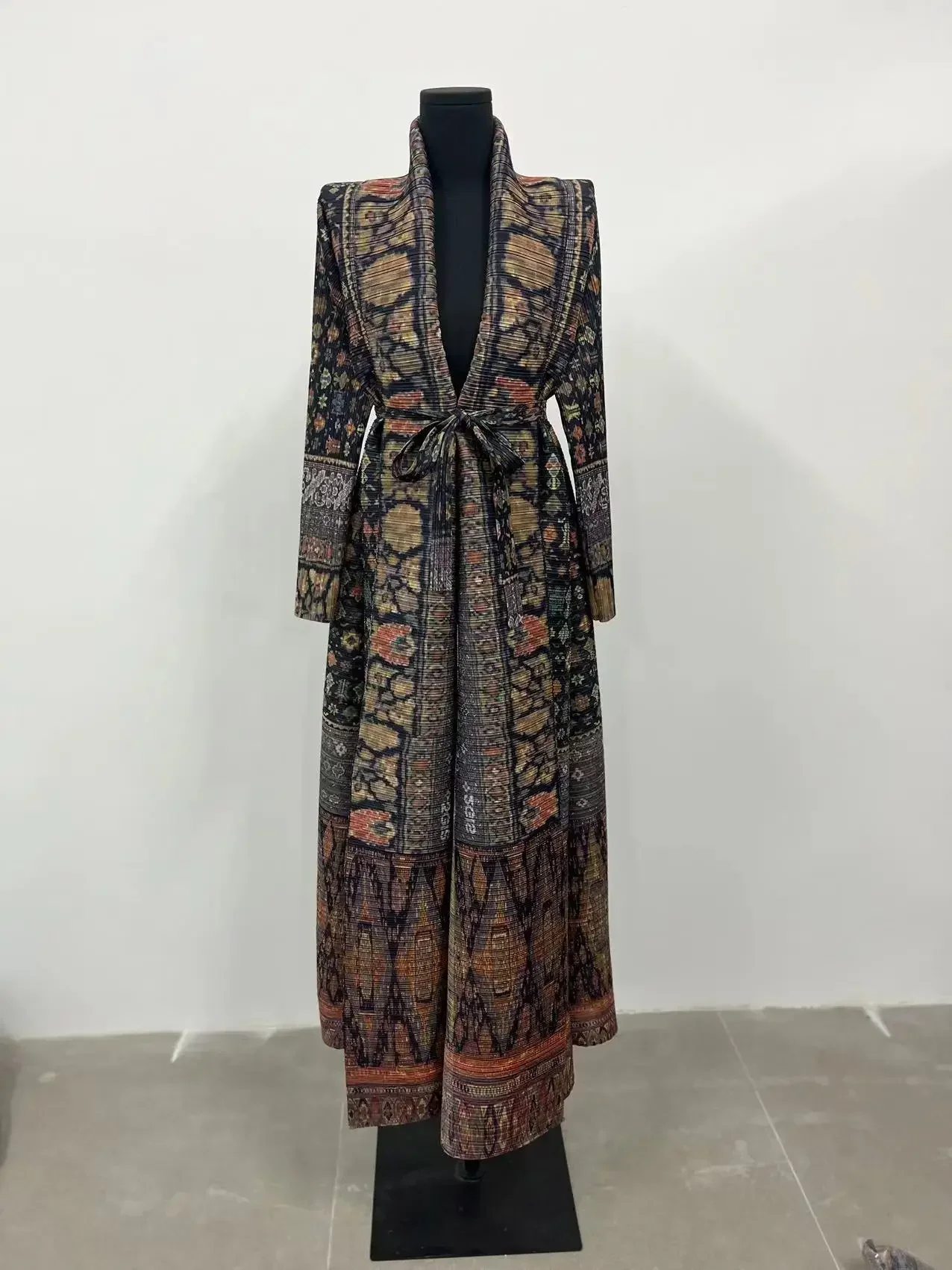 Miyake Pleated Print Foldable  - Trench Coat Formal 评论和价格